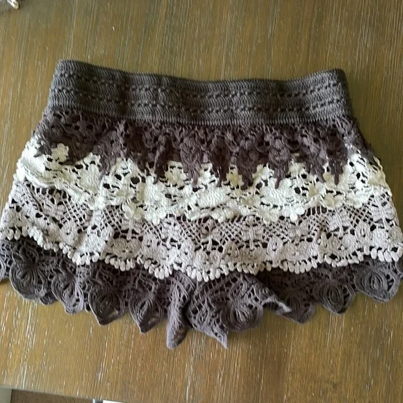 No boundaries eyelet shorts size medium 7-9 - Picture 5 of 5